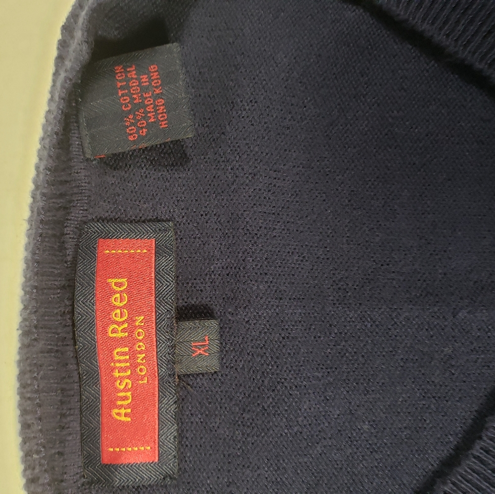 Men's Austin Reed V-neck Sweater - Picture 3 of 3